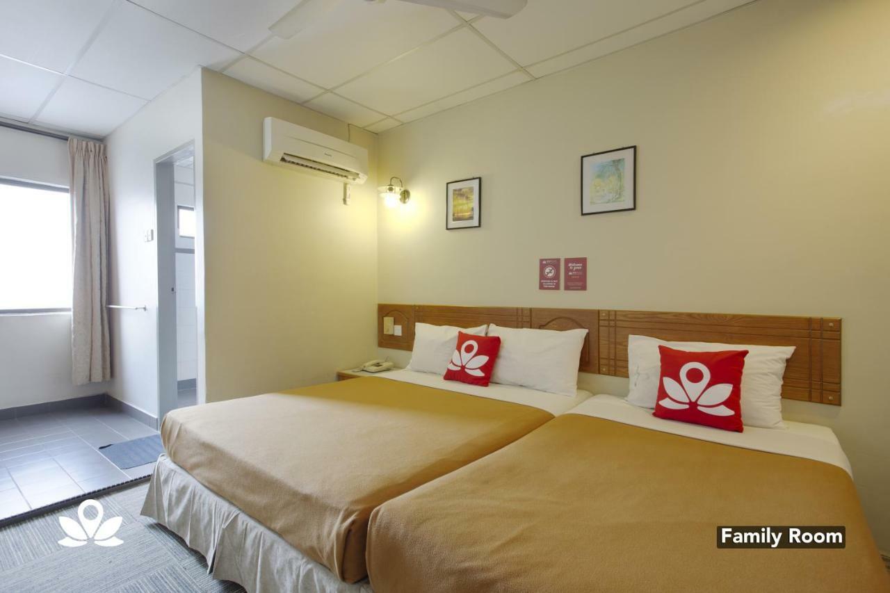 Coastal Park Hotel Malacca Bagian luar foto