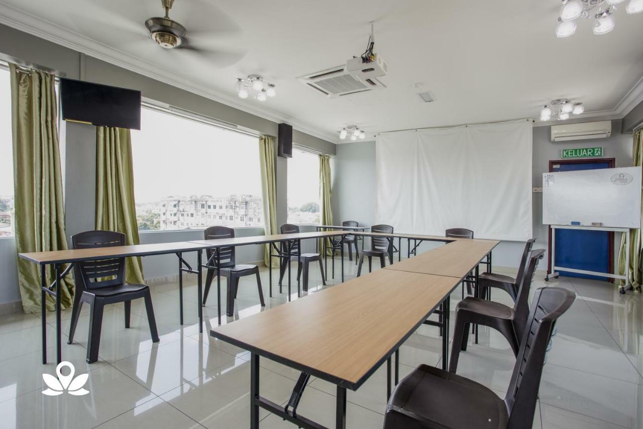 Coastal Park Hotel Malacca Bagian luar foto