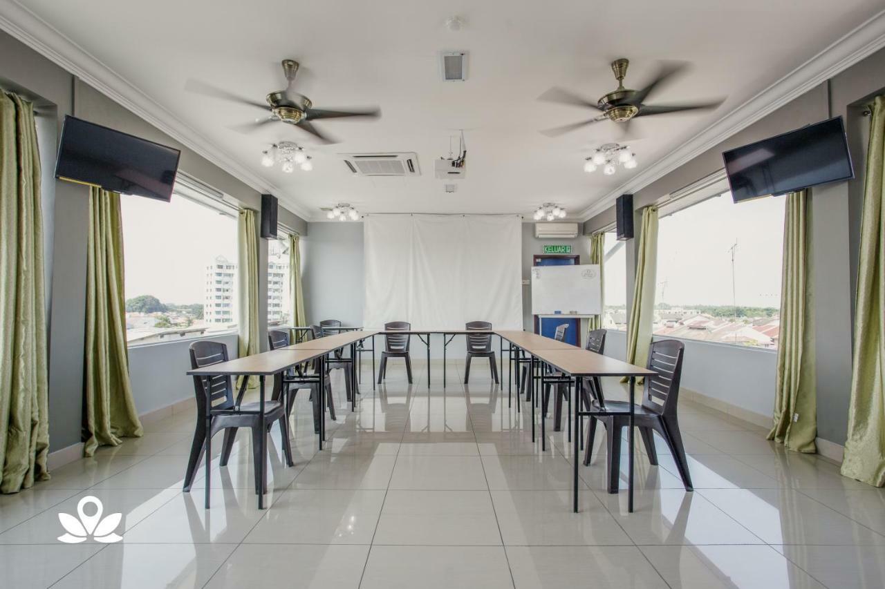 Coastal Park Hotel Malacca Bagian luar foto