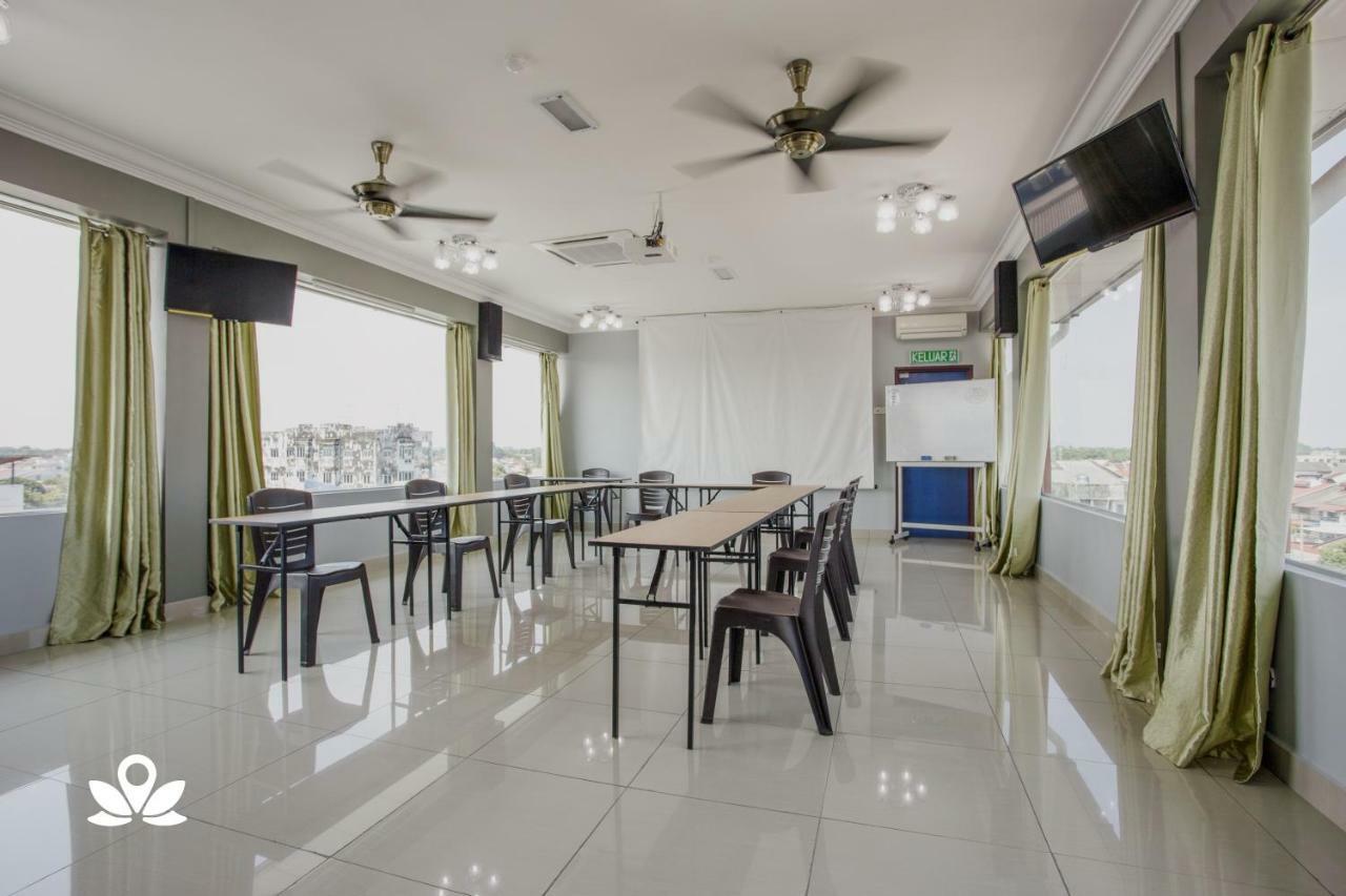 Coastal Park Hotel Malacca Bagian luar foto