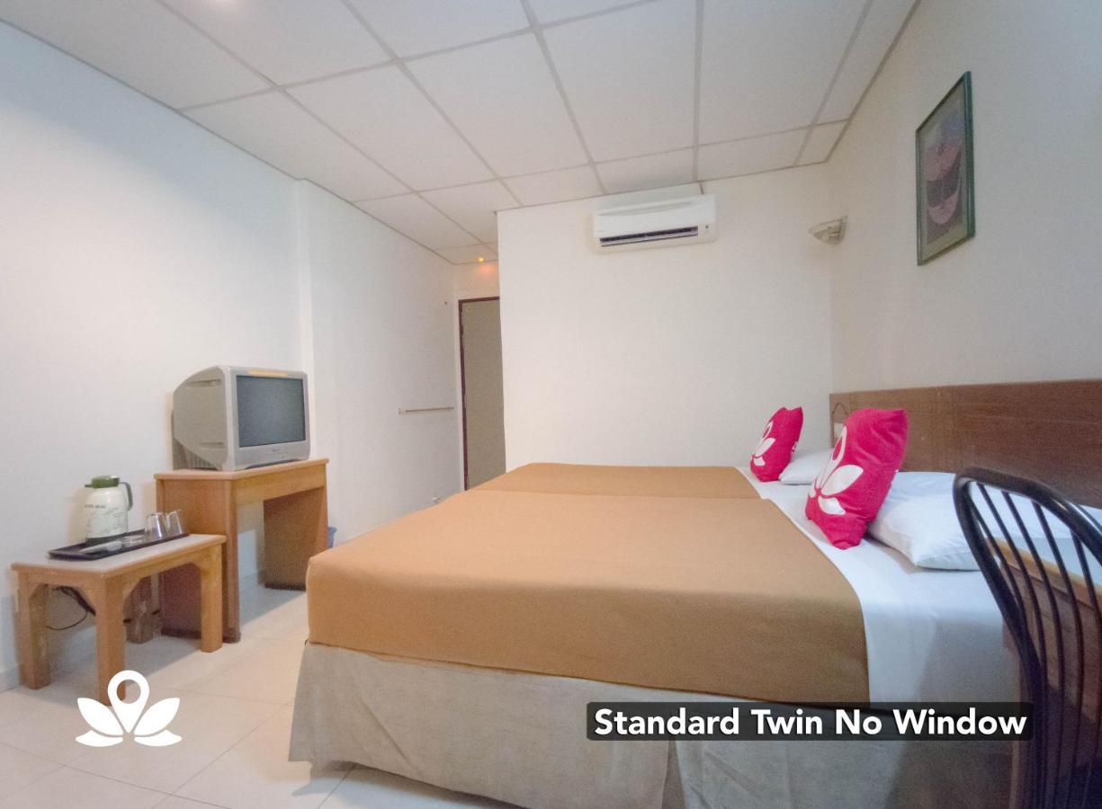 Coastal Park Hotel Malacca Bagian luar foto